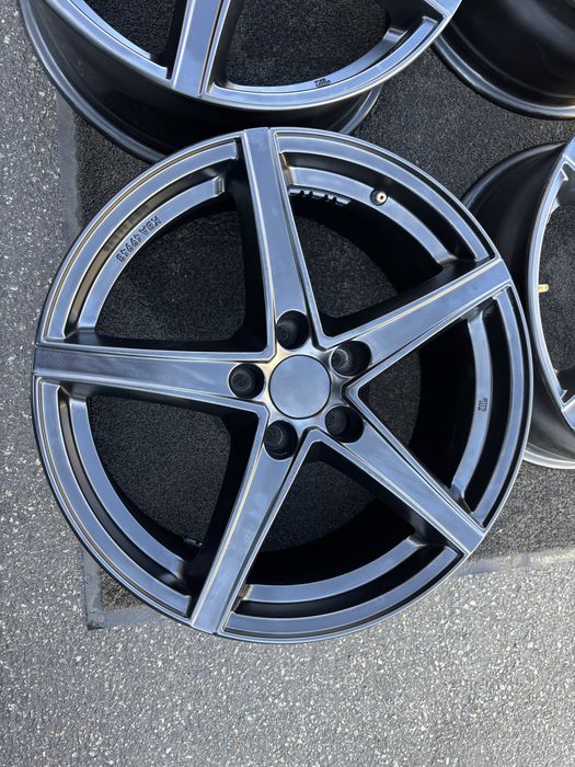 5/114.3 R18 Alutec диски