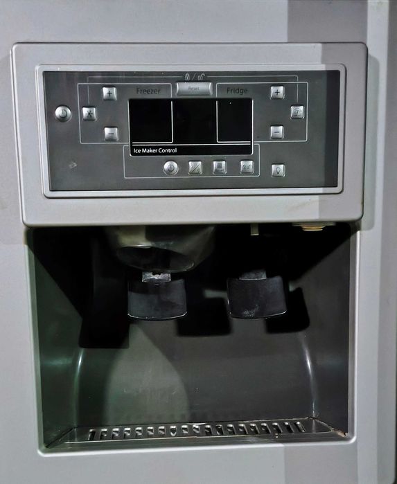 Frigorifico "AMERICANO" (Side By Side) - ARISTON