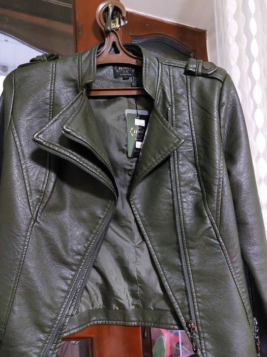 Продам нову курточку весна-осінь .