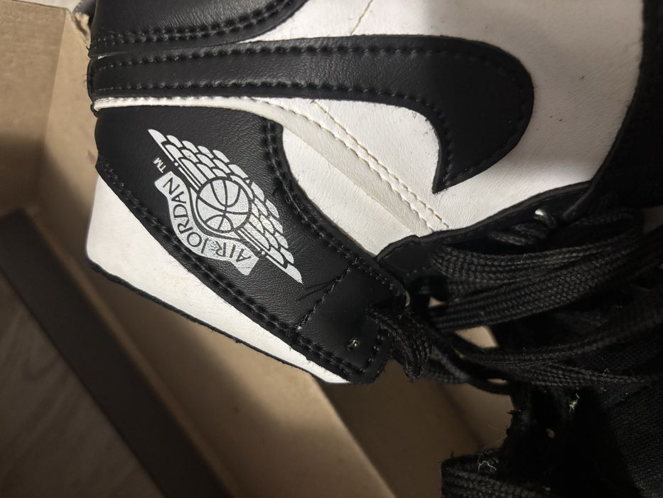 Tenis jordan bota