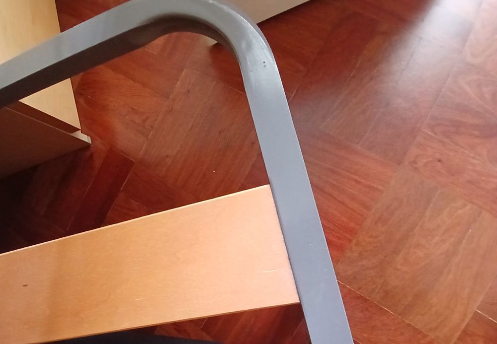 Estrado com colchão (90×190cm) em bom estado