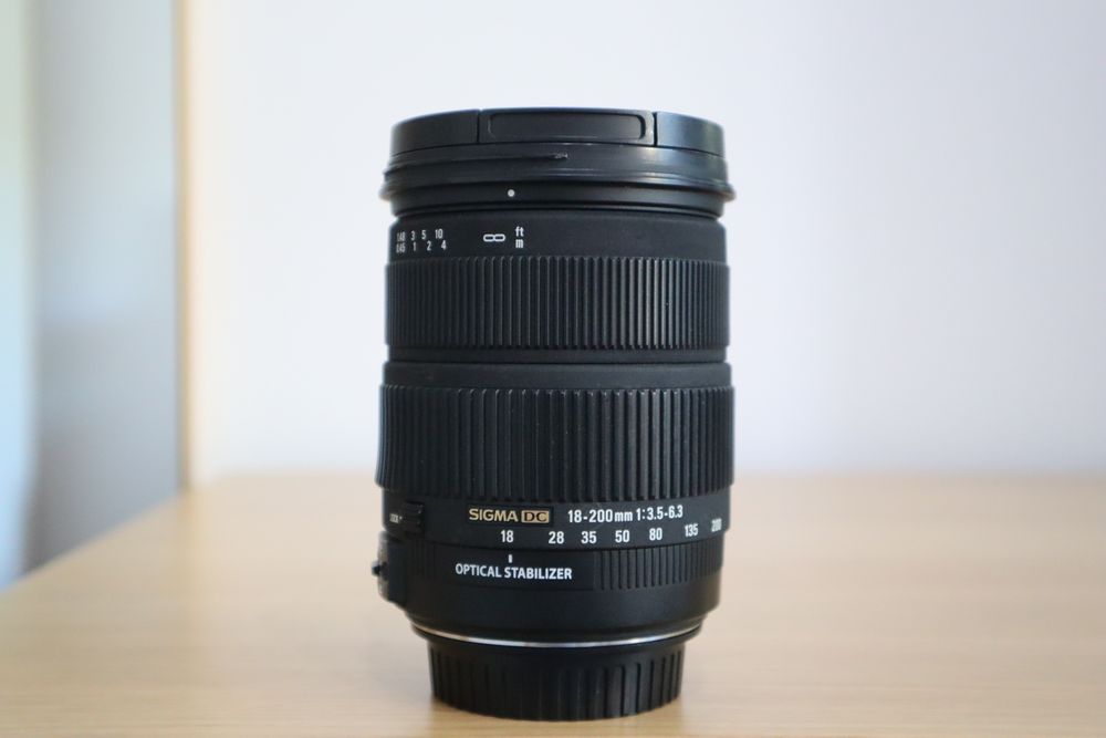 Sigma 18-200mm F/ 3.5-6.3 DC OS - Canon EF