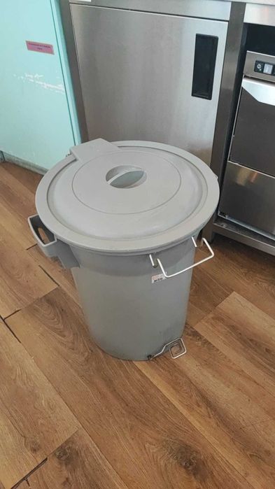 LIXEIRA com pedal 50L