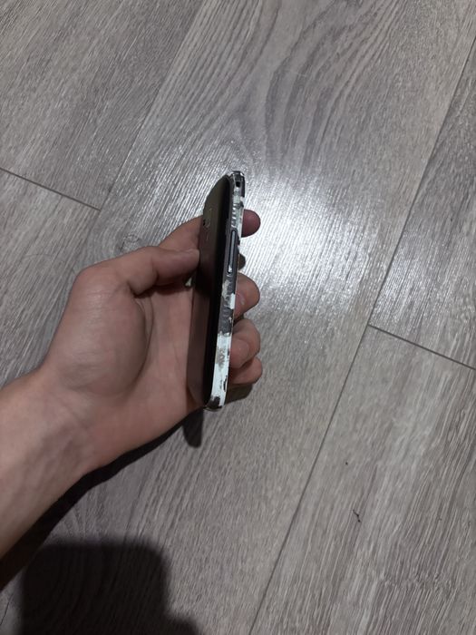 Продам телефон samsung GT-s7562