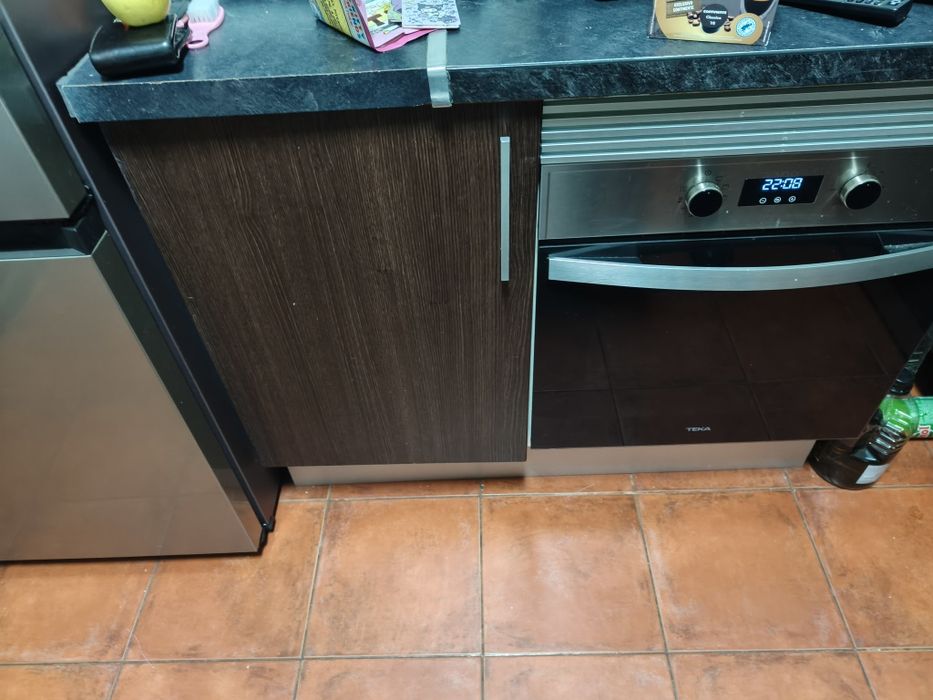 Cozinha completa e salamandra a lenha