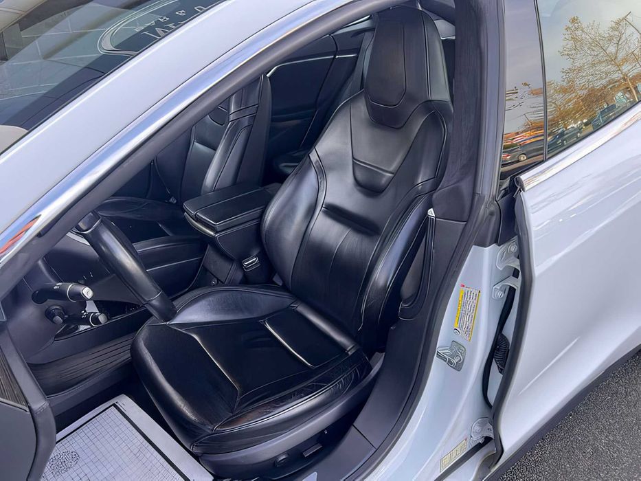 Tesla Model S      2016