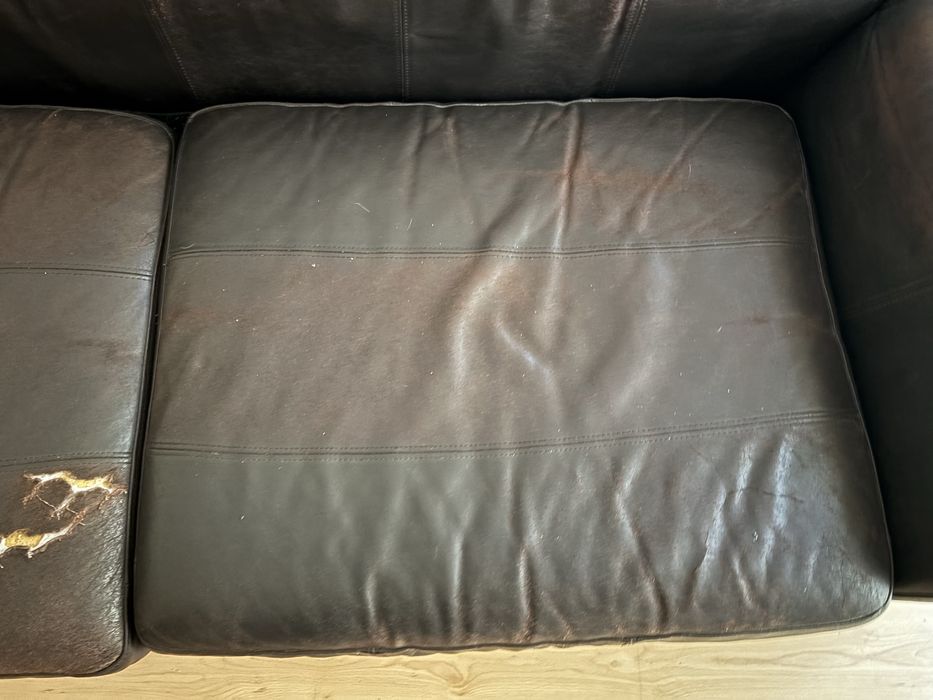 Sofá IKEA em pele castanha – 3 lugares