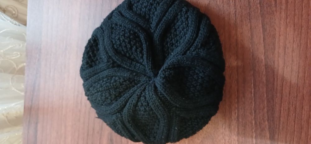 Шарф-хомут та два берети