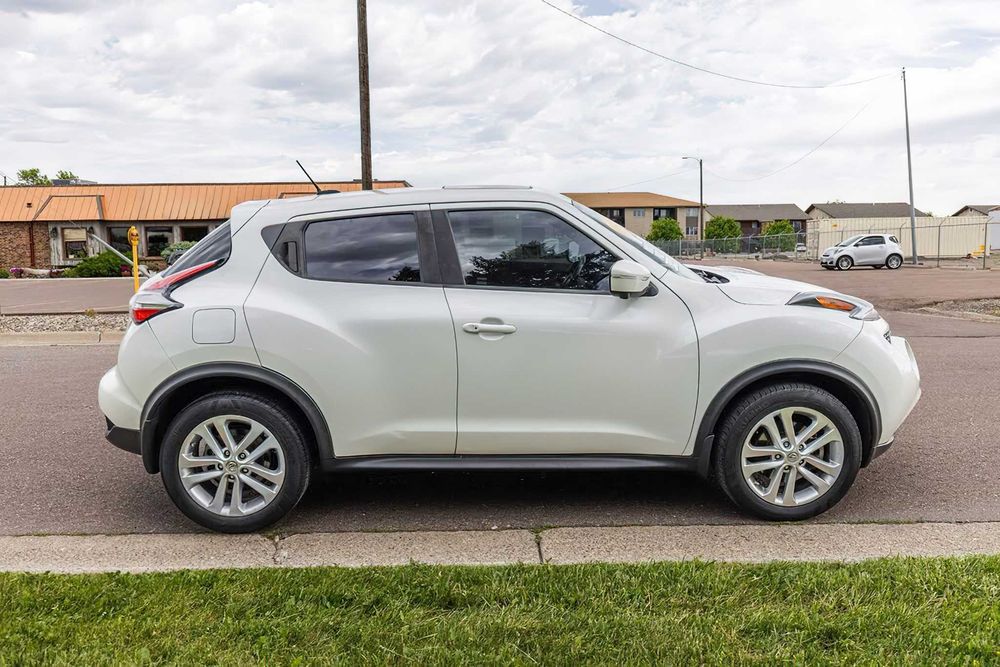 Nissan Juke SV      2016