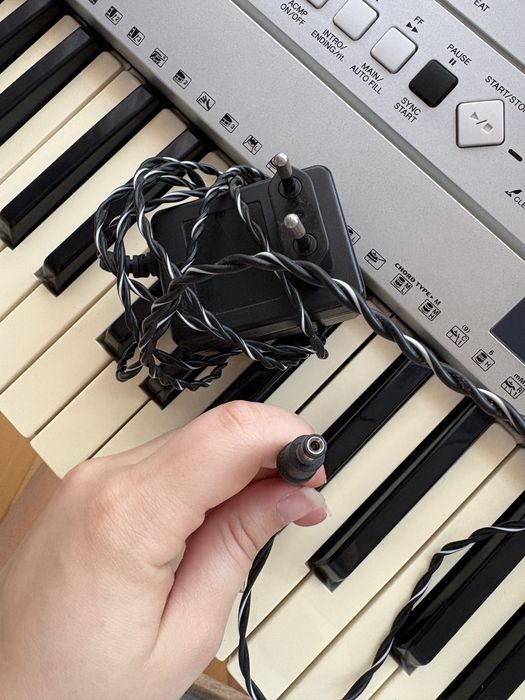 Teclado Yamaha PSR-E323