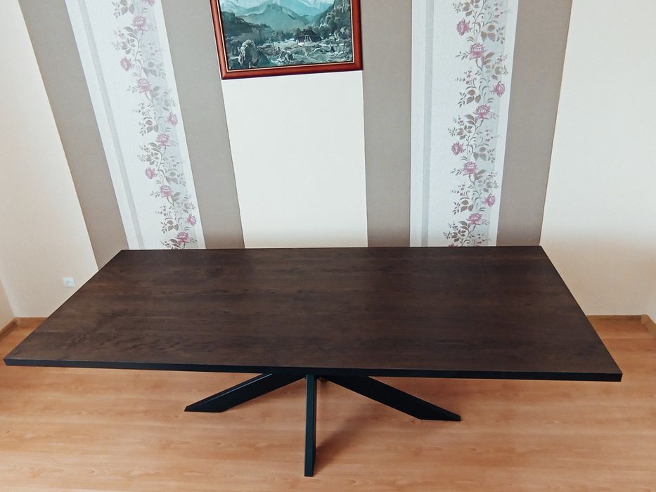 Stół do jadalni typu pająk