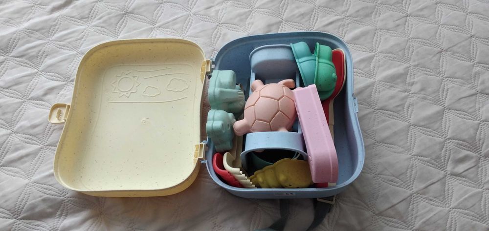 Zestaw zabawek do piasku piaskownicy nad morze w plecaku + autko