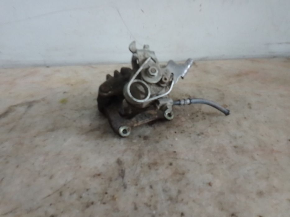 Pinça travão / maxila de travão trás esquerda VOLKSWAGEN Passat (3B3)