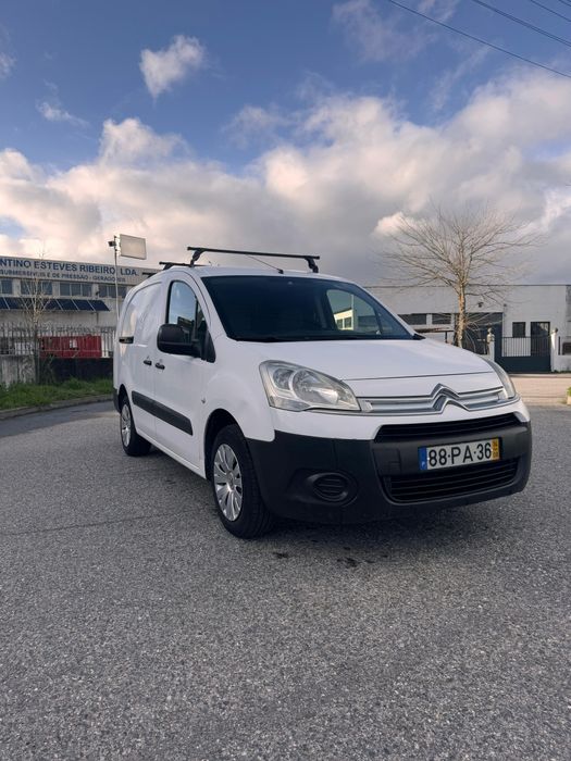 Citroen berlingo 3 lugares longa, barras de tejadilho e bola de reboqu