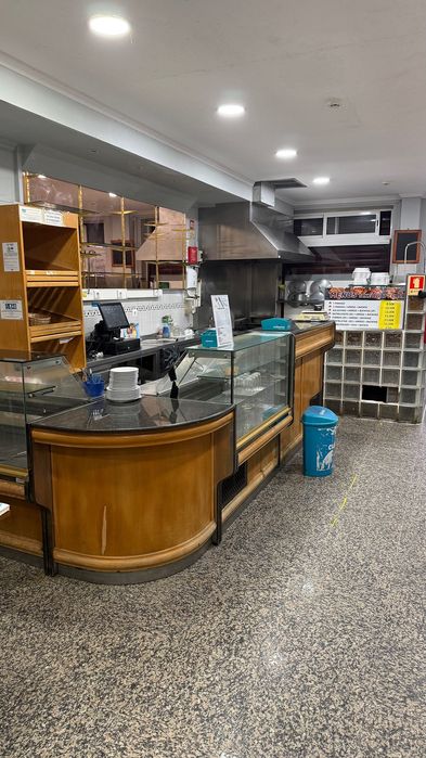 Aluga-se Take-Away / Restaurante Avenida 1 de Maio n. 27 A - Alto dos Bonecos Paio Pires