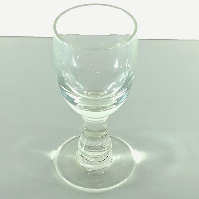 Cálice de vidro antigo