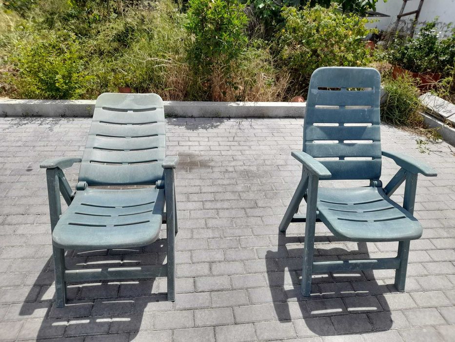 2 Cadeiras de jardim dobráveis/reclináveis + 2 colchões