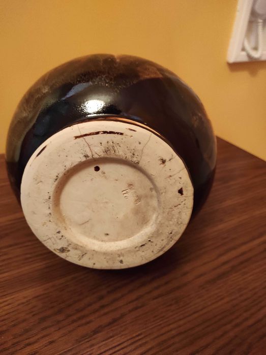 Vaso cerâmica oriental montanhas