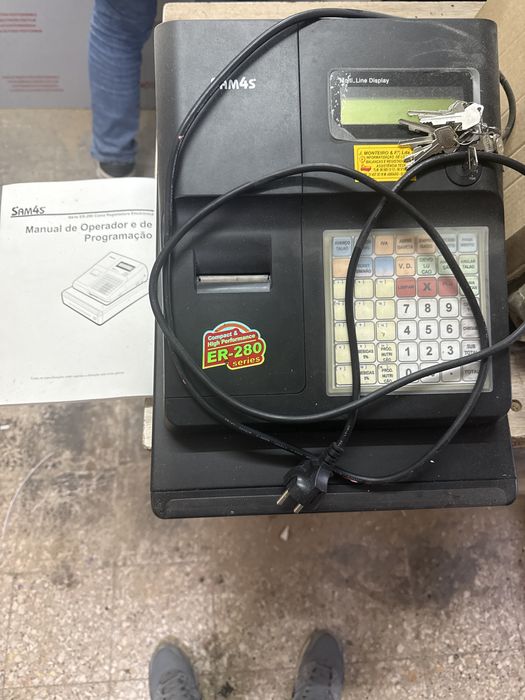 Caixa registadora SAM4S ER-280 – funcional, com chaves e manual