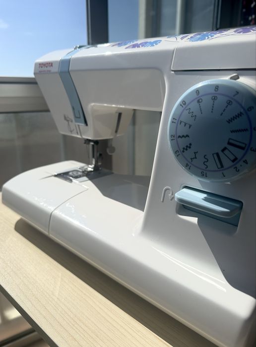 Máquina de Costura Toyota ECO15CB – 15 Pontos – 65W