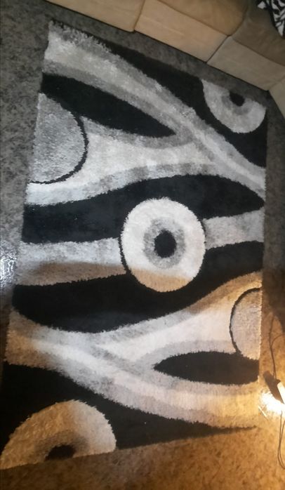 Duas carpetes iguais, tamanhos diferentes