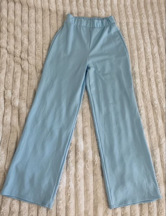 Два жіночі  блакитні костюми