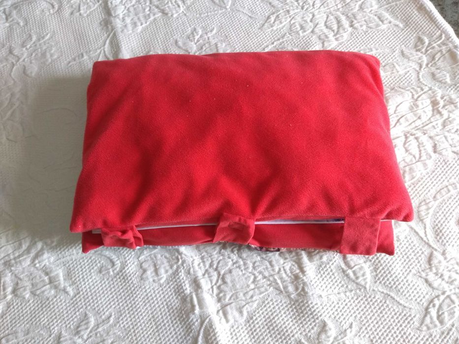 Rara almofada livro da Disney Pixar "Carros", como NOVA!