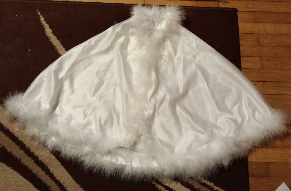 Biała narzutka, bolerko komunijne