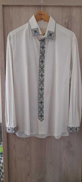 чоловіча дизайнерська вишиванка