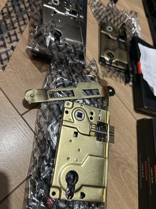 Замок Armadillo LH 25-50 AB BOX ригель+защёлка (бронза,нікель,золото)