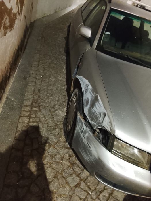 Audi a4 1.9tdi  acidentada