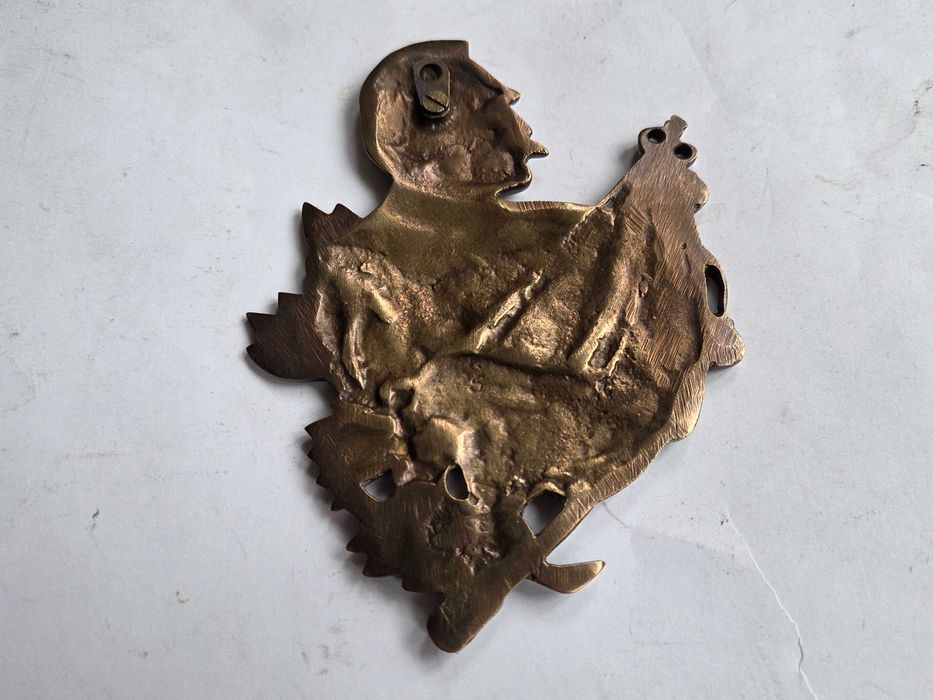 Plakieta Józef Piłsudski sztandar i laur (mosiężna)