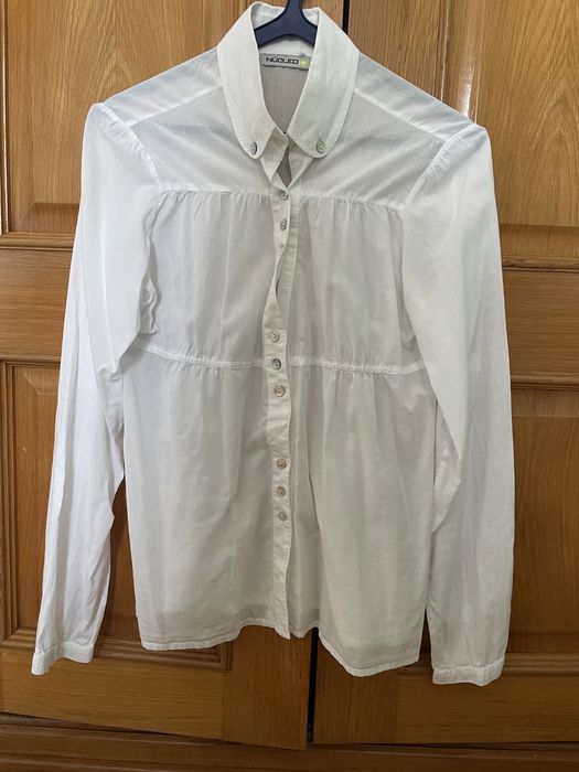 White shirt with detail