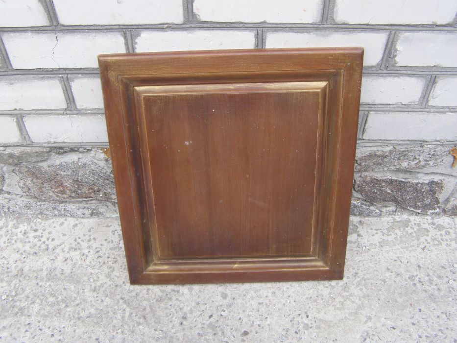 Деревянные дверки разные