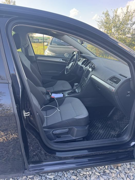Продам хороший автомобіль е-Golf
