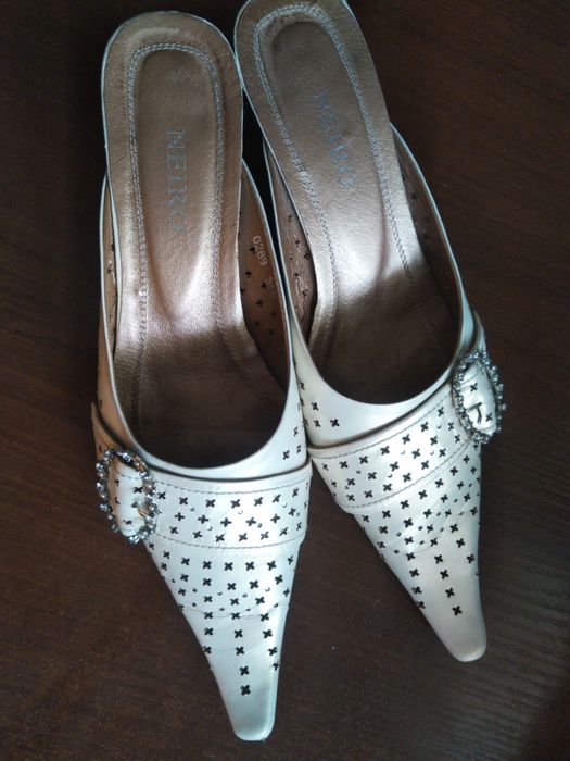 Сабо с длинным носком