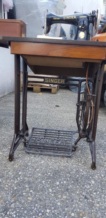 Продам швейну машинку Singer