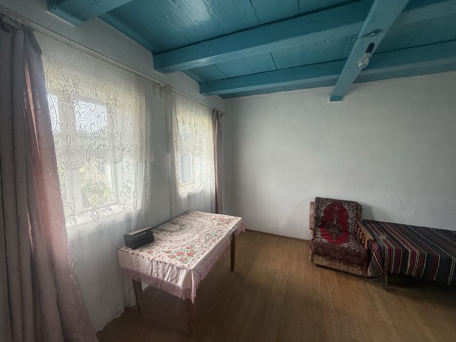 Продаж будинку, ділянка 25 соток, біля Чернівців