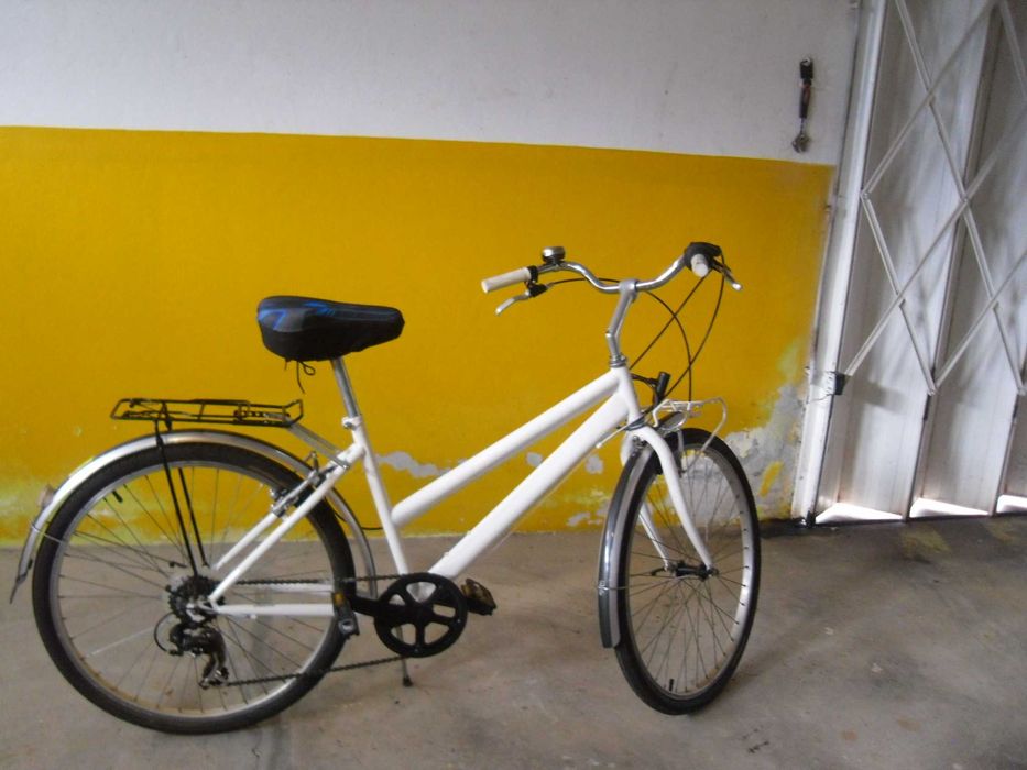 Bicicleta de cidade, quase nova