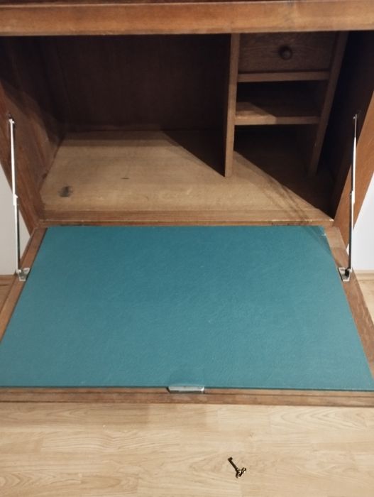 Drewniany sekretarzyk