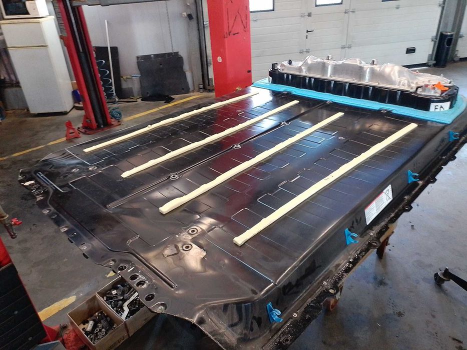 Батарея Tesla Model Y 2024 82 kWh AWD Performance c дисбалансом