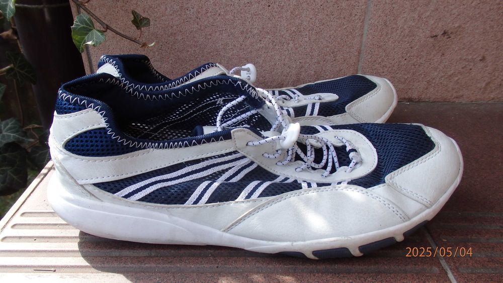 Buty sportowe męskie firmy Cotton Traders rozmiar 43.