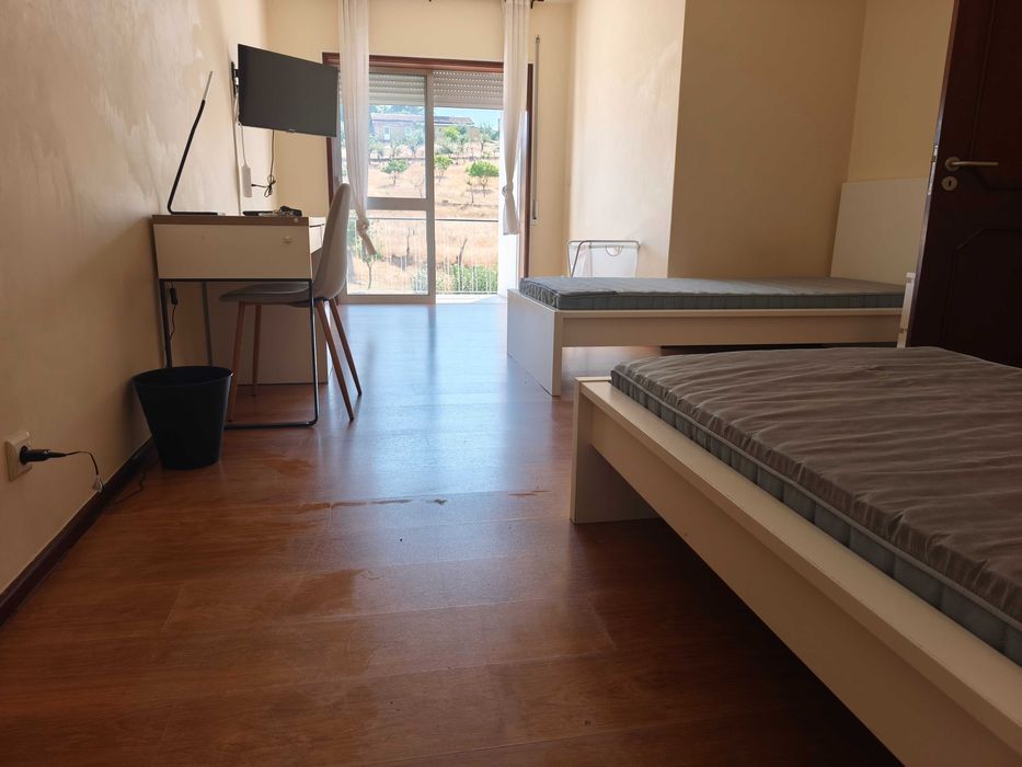 Quarto para 2 pessoas ou Casal - Ermesinde (ler)