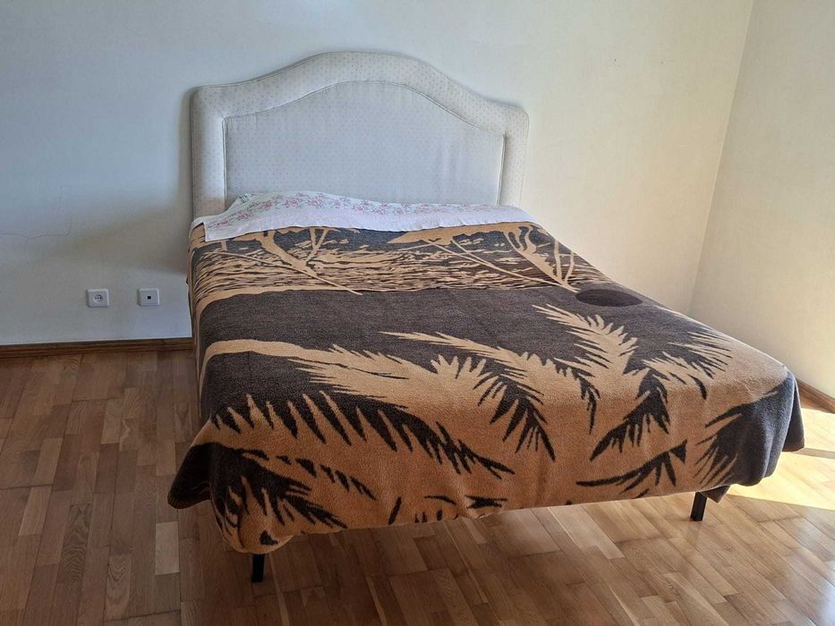 Cama de casal com cabeceira