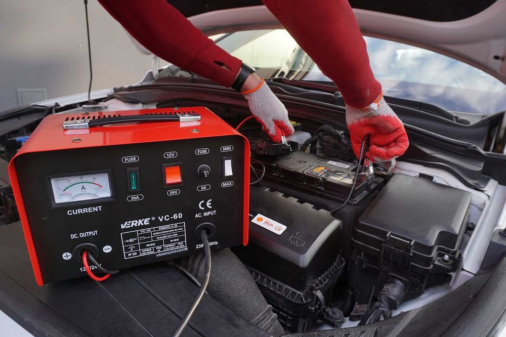 Prostownik samochodowy do akumulatorów ładowarka   12V 24V 30A