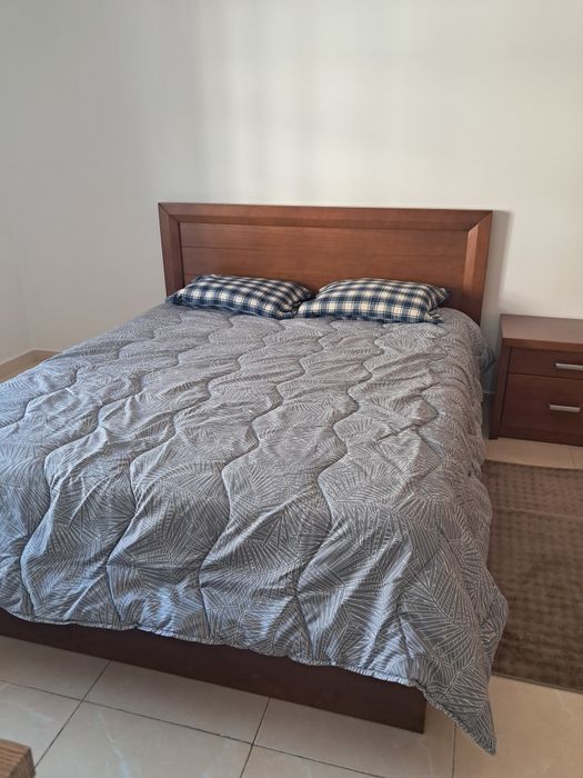 Vende-se cama de casal