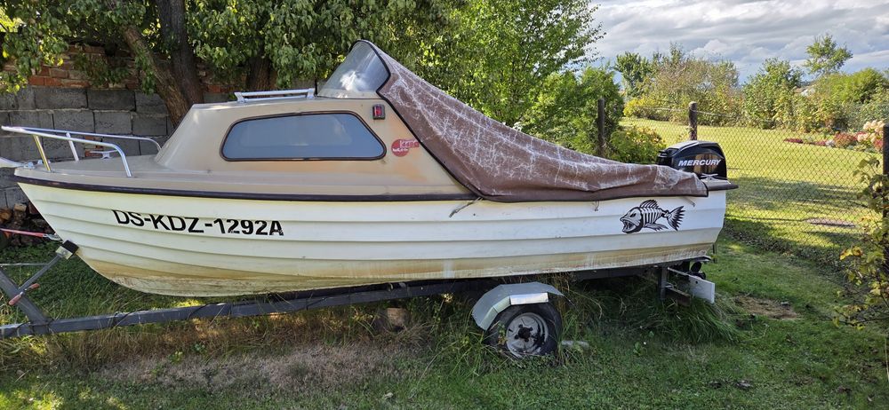 Łódź wędkarska kabinowa