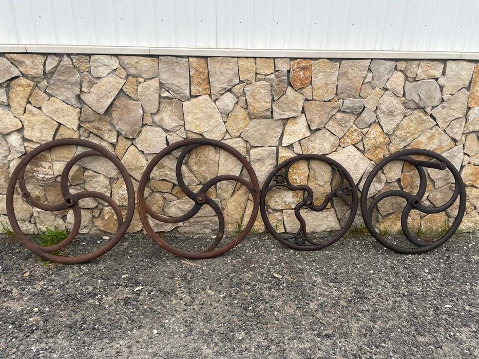 Rodas de engenhos antigas, em ferro maciço