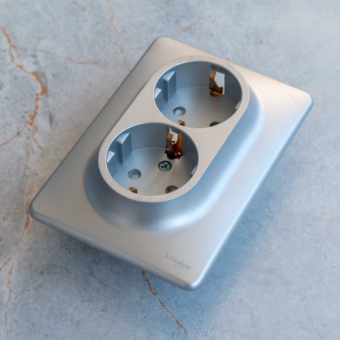 Розетка Schneider Sedna Design SDD313221 SDD311221