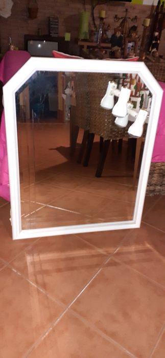 Espelho muito bonito com luz branco